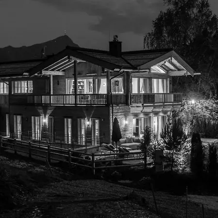 Chalet With Pool 아파트 *
